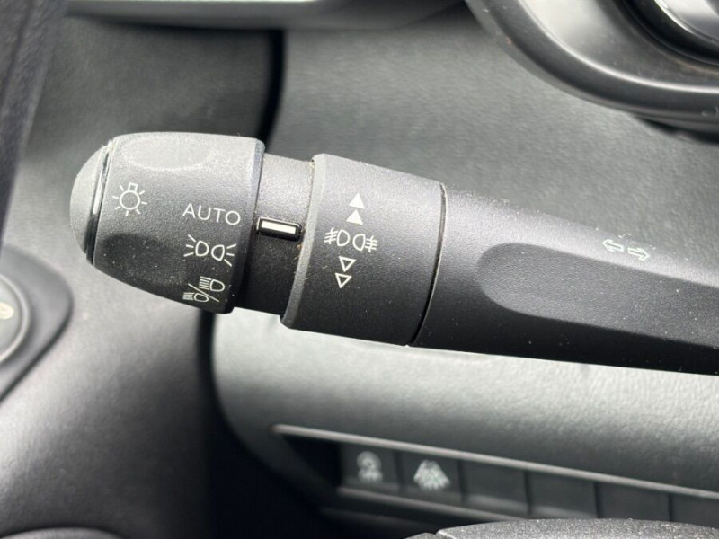 Photo 14 de l'offre de CITROEN BERLINGO 1.5 BlueHDi 100 CLUB Camera Pack Chantier Safety+ Grip Cont. 11970.H.T. à 11970€ chez Mérignac auto