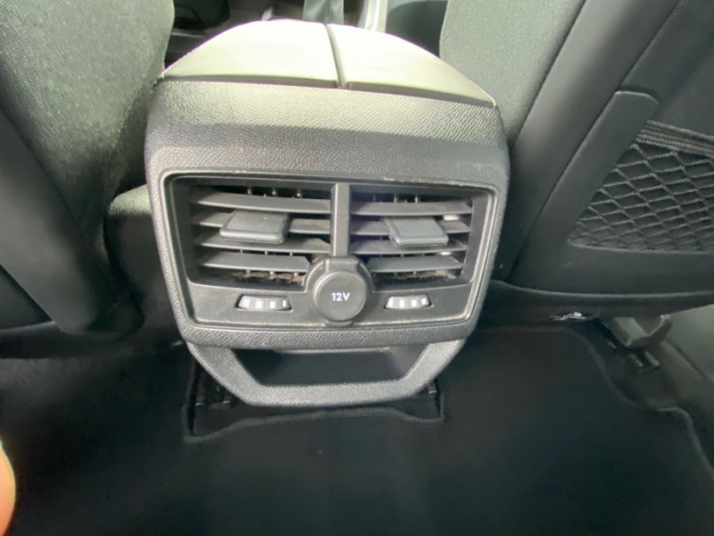 Photo 18 de l'offre de PEUGEOT 3008 II 1.2 PureTech 130 BVM6 ALLURE Camera Radars Attel. 1ère Main à 13750€ chez Mérignac auto