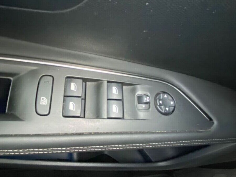 Photo 16 de l'offre de PEUGEOT 3008 II 1.2 PureTech 130 BVM6 ALLURE Camera Radars Attel. 1ère Main à 13750€ chez Mérignac auto