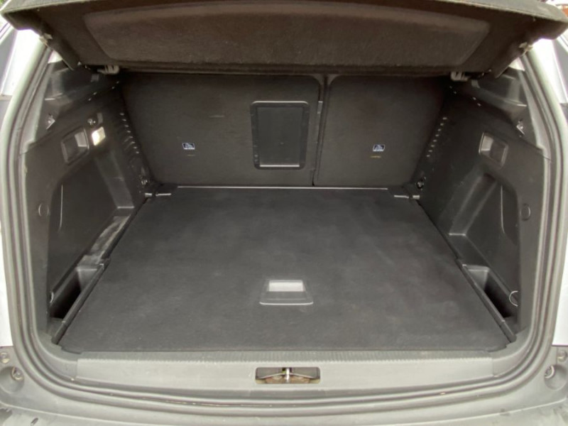 Photo 23 de l'offre de PEUGEOT 3008 II 1.2 PureTech 130 BVM6 ALLURE Camera Radars Attel. 1ère Main à 13750€ chez Mérignac auto