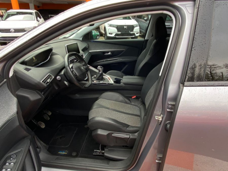 Photo 5 de l'offre de PEUGEOT 3008 II 1.2 PureTech 130 BVM6 ALLURE Camera Radars Attel. 1ère Main à 13750€ chez Mérignac auto