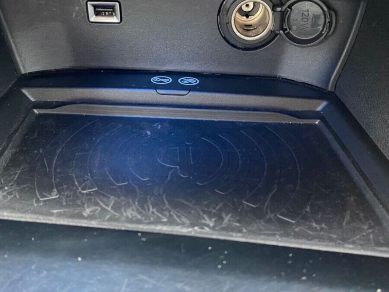 Photo 15 de l'offre de PEUGEOT 3008 II 1.2 PureTech 130 BVM6 ALLURE Camera Radars Attel. 1ère Main à 13750€ chez Mérignac auto