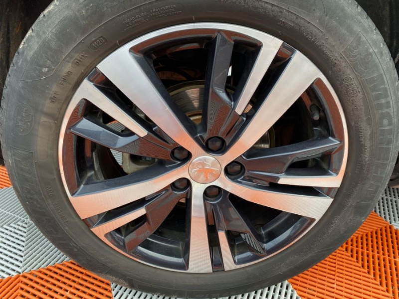 Photo 20 de l'offre de PEUGEOT 3008 II 1.2 PureTech 130 BVM6 ALLURE Camera Radars Attel. 1ère Main à 13750€ chez Mérignac auto