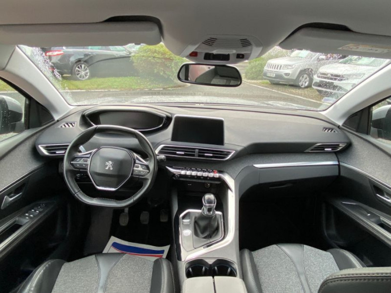 Photo 4 de l'offre de PEUGEOT 3008 II 1.2 PureTech 130 BVM6 ALLURE Camera Radars Attel. 1ère Main à 13750€ chez Mérignac auto