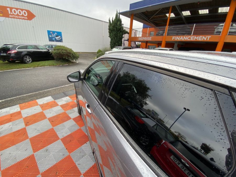 Photo 19 de l'offre de PEUGEOT 3008 II 1.2 PureTech 130 BVM6 ALLURE Camera Radars Attel. 1ère Main à 13750€ chez Mérignac auto