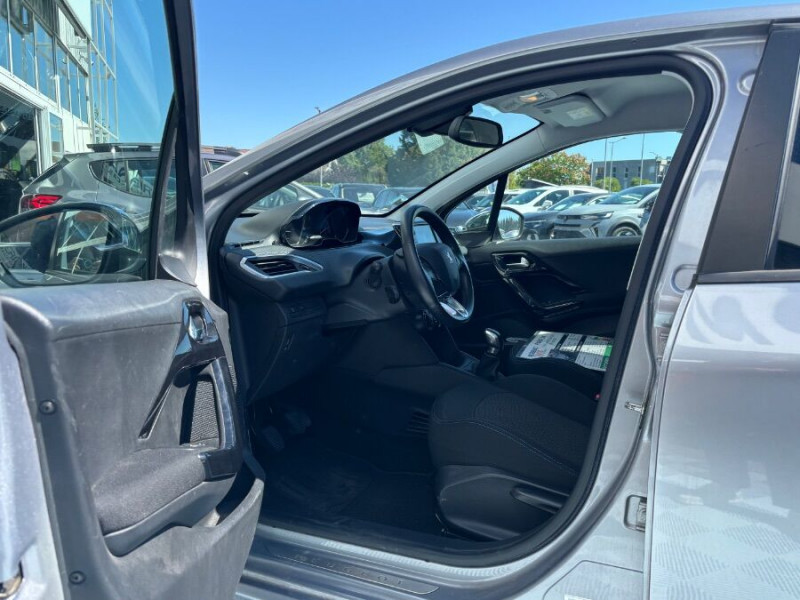 Photo 11 de l'offre de PEUGEOT 208 1.2 PureTech 82 SIGNATURE GPS Radar RER à 10690€ chez Mérignac auto