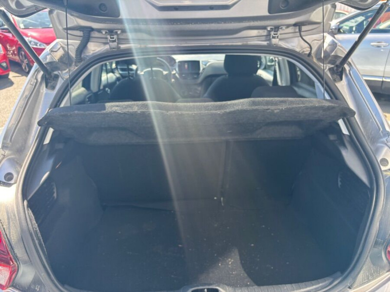 Photo 13 de l'offre de PEUGEOT 208 1.2 PureTech 82 SIGNATURE GPS Radar RER à 10690€ chez Mérignac auto
