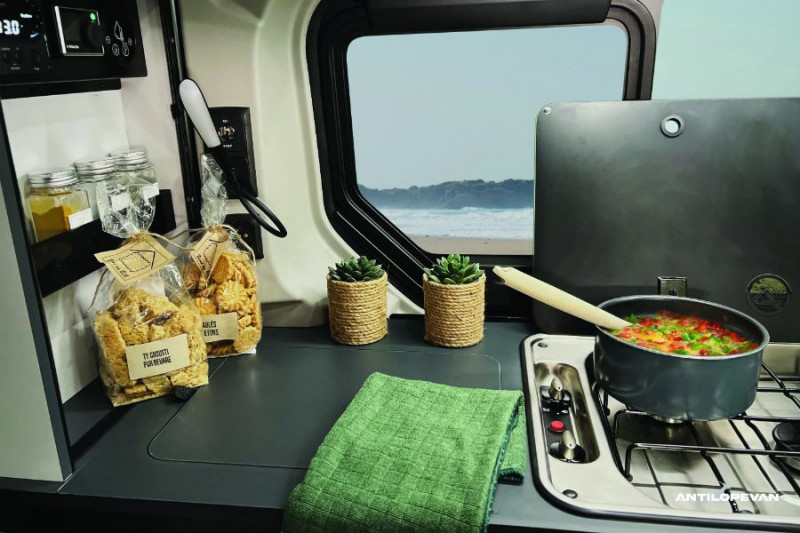 Photo 31 de l'offre de RENAULT TRAFIC VAN ANTILOPE VAN Aménagé FLEX 5 2.0 DCi 150 EAG9 L1 5PL Attel+Pte Vélo Tout Equipé Dispo 02.26 à 64450€ chez Mérignac auto