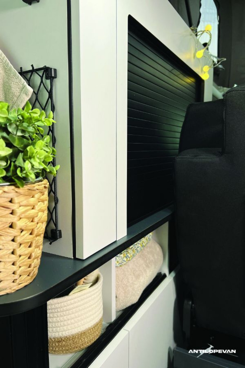 Photo 34 de l'offre de RENAULT TRAFIC VAN ANTILOPE VAN Aménagé FLEX 5 2.0 DCi 150 EAG9 L1 5PL Attel+Pte Vélo Tout Equipé Dispo 02.26 à 64450€ chez Mérignac auto