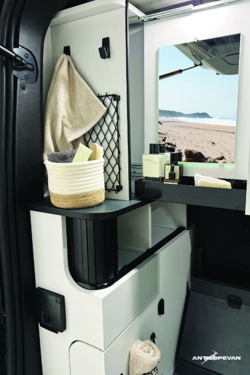 Photo 48 de l'offre de RENAULT TRAFIC VAN ANTILOPE VAN Aménagé FLEX 5 2.0 DCi 150 EAG9 L1 5PL Attel+Pte Vélo Tout Equipé Dispo 02.26 à 64450€ chez Mérignac auto