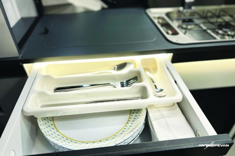 Photo 41 de l'offre de RENAULT TRAFIC VAN ANTILOPE VAN Aménagé FLEX 5 2.0 DCi 150 EAG9 L1 5PL Attel+Pte Vélo Tout Equipé Dispo 02.26 à 64450€ chez Mérignac auto