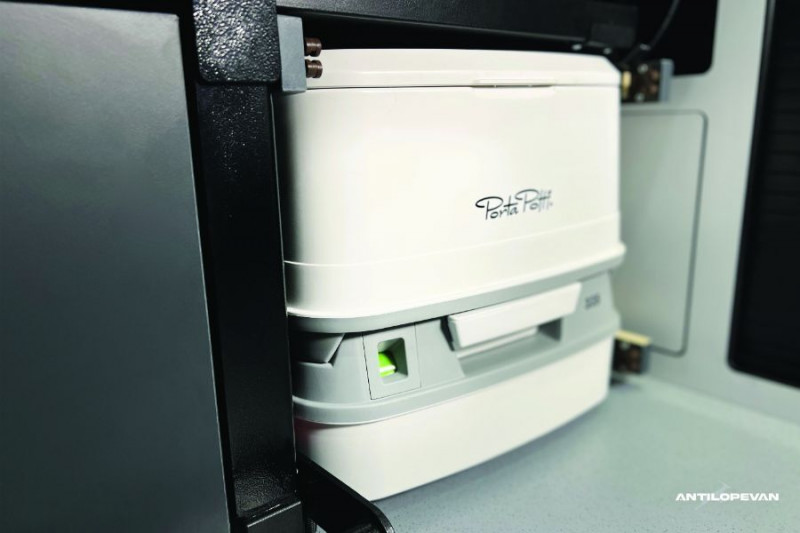 Photo 18 de l'offre de RENAULT TRAFIC VAN ANTILOPE VAN Aménagé FLEX 5 2.0 DCi 150 EAG9 L1 5PL Attel+Pte Vélo Tout Equipé Dispo 02.26 à 64450€ chez Mérignac auto