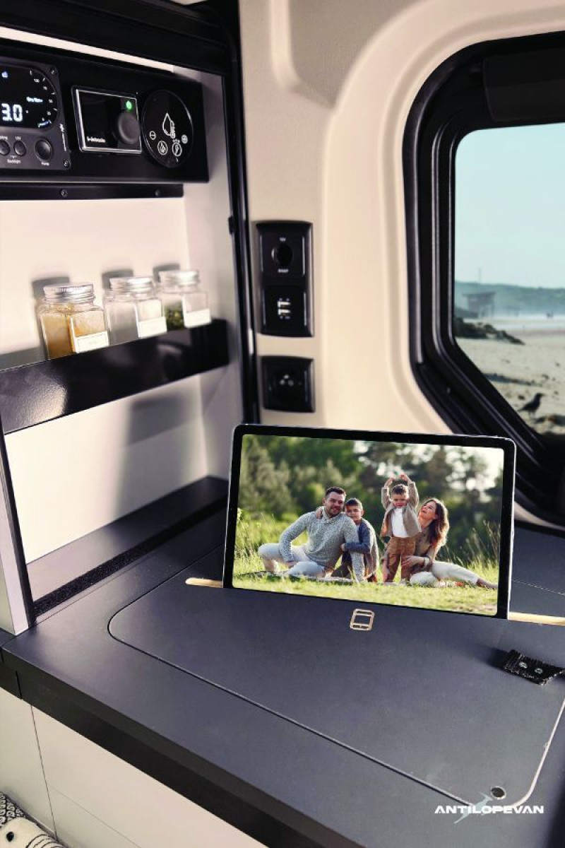 Photo 44 de l'offre de RENAULT TRAFIC VAN ANTILOPE VAN Aménagé FLEX 5 2.0 DCi 150 EAG9 L1 5PL Attel+Pte Vélo Tout Equipé Dispo 02.26 à 64450€ chez Mérignac auto