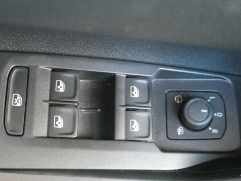 Photo 26 de l'offre de VOLKSWAGEN POLO VI 1.0 TSI 95 LIFE CarPlay Camera Radars JA à 18750€ chez Mérignac auto