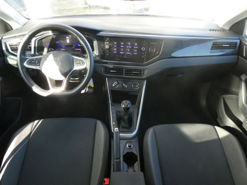 Photo 14 de l'offre de VOLKSWAGEN POLO VI 1.0 TSI 95 LIFE CarPlay Camera Radars JA à 18750€ chez Mérignac auto