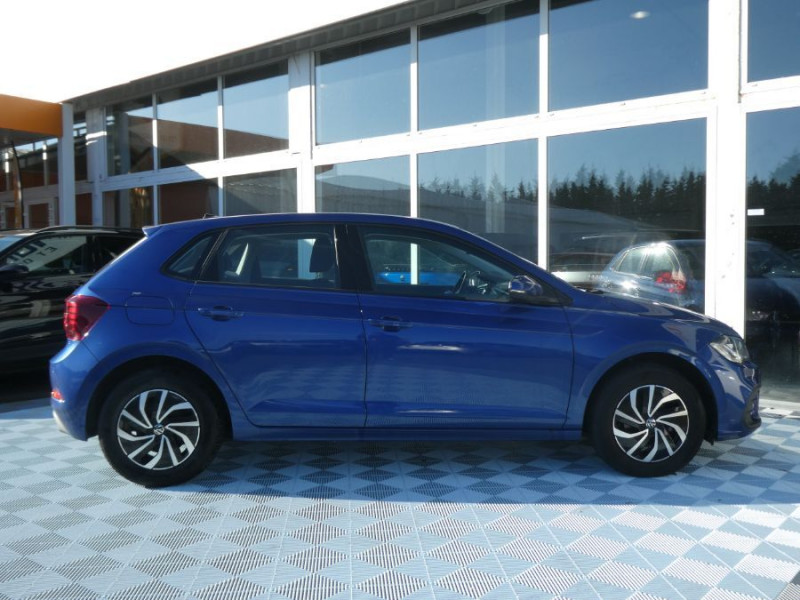 Photo 11 de l'offre de VOLKSWAGEN POLO VI 1.0 TSI 95 LIFE CarPlay Camera Radars JA à 18750€ chez Mérignac auto
