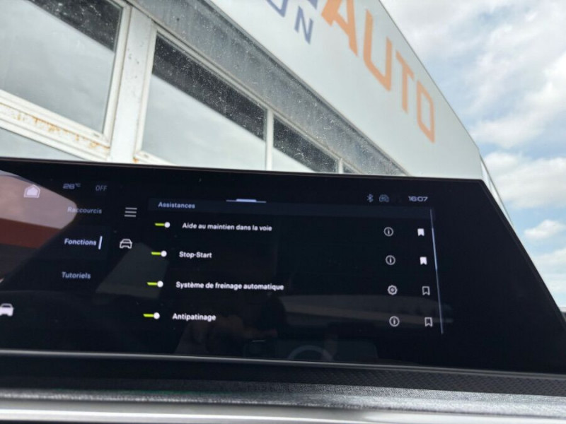 Photo 22 de l'offre de PEUGEOT 3008 HYBRID 145 e-DCS6 ALLURE Panoramic Pack à 31950€ chez Mérignac auto