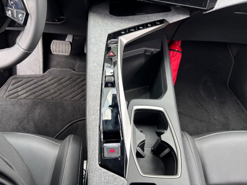 Photo 25 de l'offre de PEUGEOT 3008 HYBRID 145 e-DCS6 ALLURE Panoramic Pack à 31950€ chez Mérignac auto