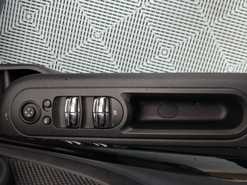 Photo 20 de l'offre de MINI CLUBMAN III 1.5 136 BVA COOPER KnightsBridge TOE GPS LED CarPlay Camera JA18 HUD SC à 26490€ chez Mérignac auto