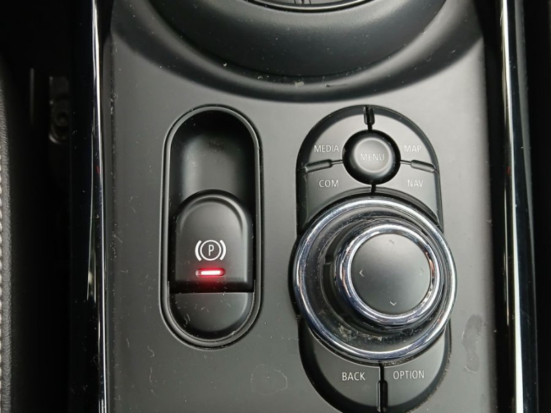 Photo 40 de l'offre de MINI CLUBMAN III 1.5 136 BVA COOPER KnightsBridge TOE GPS LED CarPlay Camera JA18 HUD SC à 26490€ chez Mérignac auto