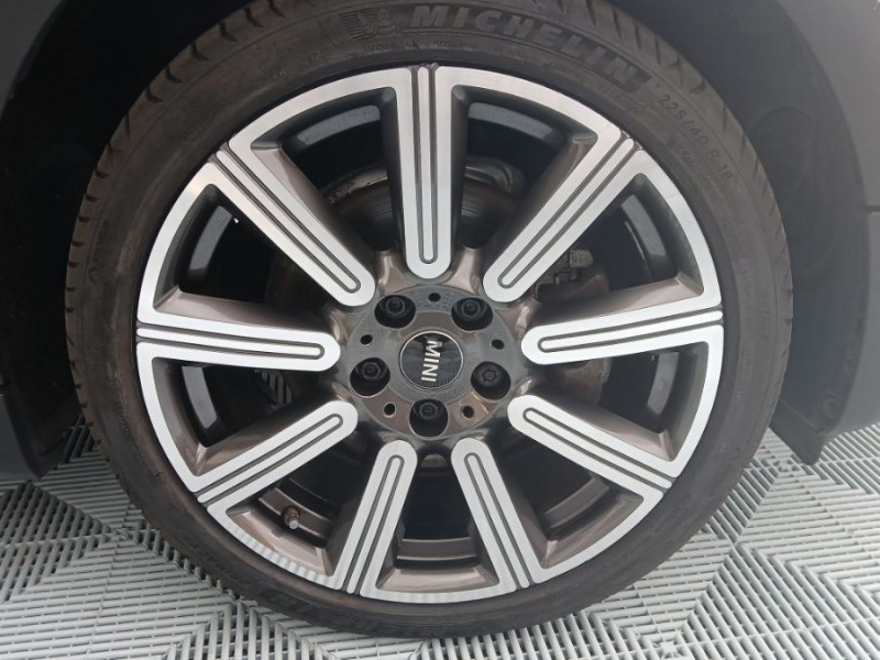 Photo 13 de l'offre de MINI CLUBMAN III 1.5 136 BVA COOPER KnightsBridge TOE GPS LED CarPlay Camera JA18 HUD SC à 26490€ chez Mérignac auto