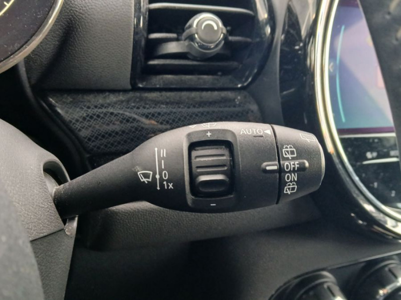 Photo 23 de l'offre de MINI CLUBMAN III 1.5 136 BVA COOPER KnightsBridge TOE GPS LED CarPlay Camera JA18 HUD SC à 26490€ chez Mérignac auto
