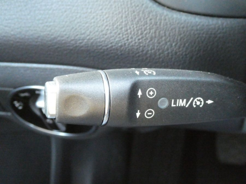 Photo 17 de l'offre de MERCEDES-BENZ CLA SHOOTING BRAKE 180 122cv BVM6 PACK GPS JA18 Radars Privacy Glass à 18490€ chez Mérignac auto