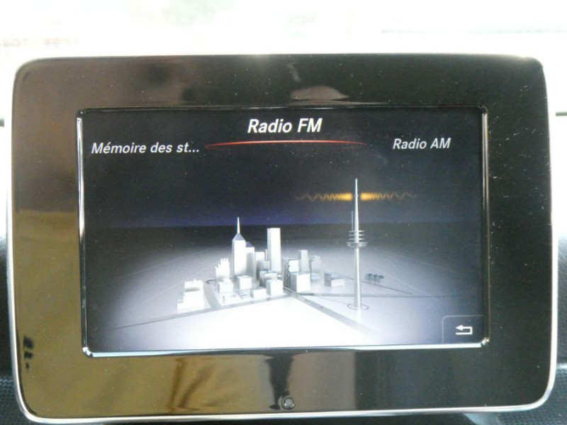 Photo 22 de l'offre de MERCEDES-BENZ CLA SHOOTING BRAKE 180 122cv BVM6 PACK GPS JA18 Radars Privacy Glass à 18490€ chez Mérignac auto