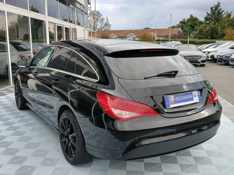 Photo 9 de l'offre de MERCEDES-BENZ CLA SHOOTING BRAKE 180 122cv BVM6 PACK GPS JA18 Radars Privacy Glass à 18490€ chez Mérignac auto