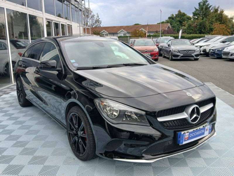 Photo 2 de l'offre de MERCEDES-BENZ CLA SHOOTING BRAKE 180 122cv BVM6 PACK GPS JA18 Radars Privacy Glass à 18490€ chez Mérignac auto