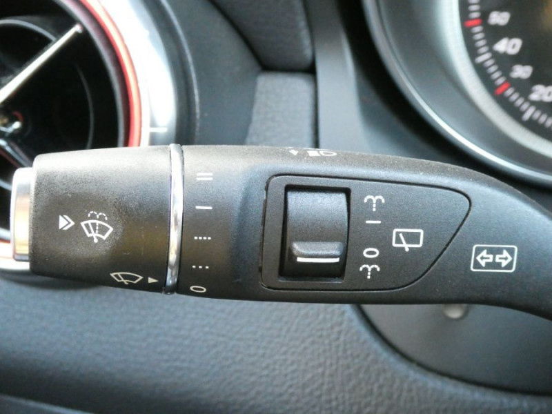 Photo 16 de l'offre de MERCEDES-BENZ CLA SHOOTING BRAKE 180 122cv BVM6 PACK GPS JA18 Radars Privacy Glass à 18490€ chez Mérignac auto