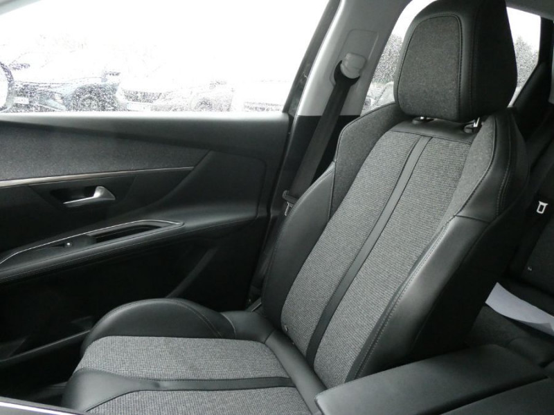Photo 32 de l'offre de PEUGEOT 3008 II 1.5 BlueHDI 130 EAT8 ALLURE PACK SC ACC Hayon EL. à 21890€ chez Mérignac auto