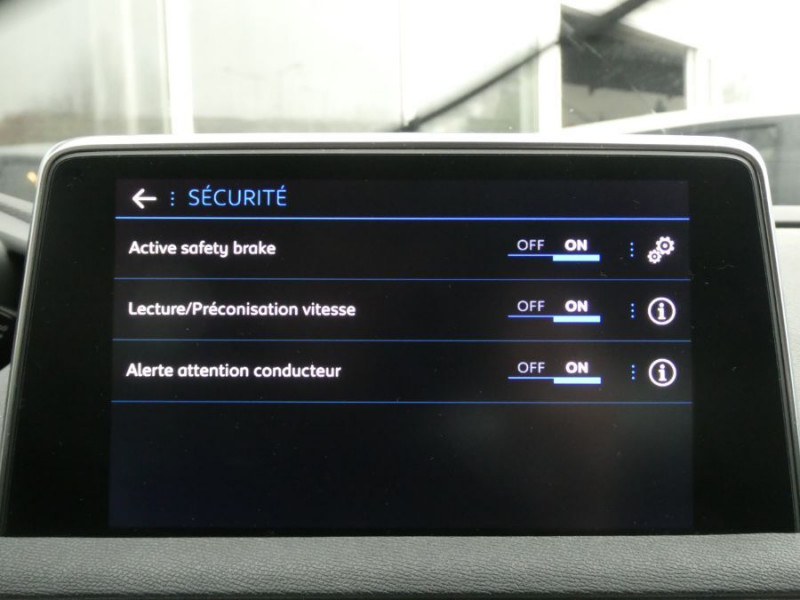 Photo 22 de l'offre de PEUGEOT 3008 II 1.5 BlueHDI 130 EAT8 ALLURE PACK SC ACC Hayon EL. à 21890€ chez Mérignac auto