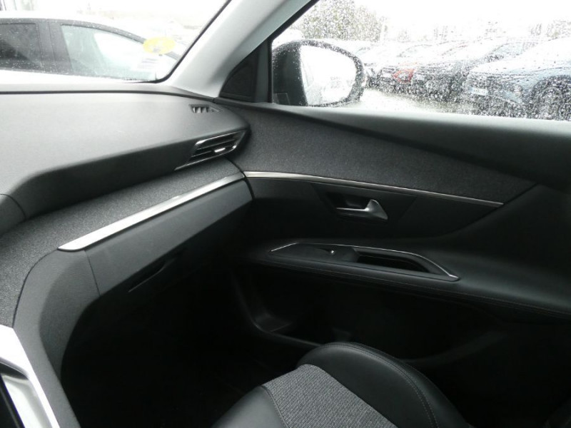 Photo 31 de l'offre de PEUGEOT 3008 II 1.5 BlueHDI 130 EAT8 ALLURE PACK SC ACC Hayon EL. à 21890€ chez Mérignac auto