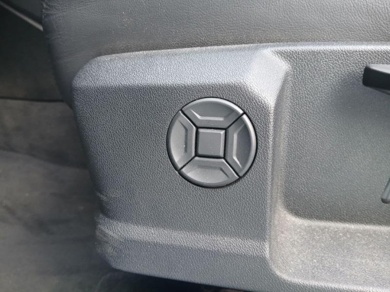 Photo 13 de l'offre de AUDI Q3 35 TFSI 150 2WD S tronic 7 CAM 360 CUIR TOE Hayon EL. 1ère Main à 28490€ chez Mérignac auto