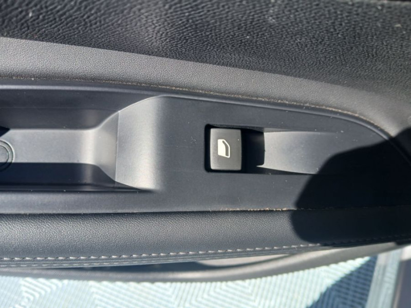 Photo 40 de l'offre de PEUGEOT 5008 II 1.5 BlueHDi 130 EAT8 ALLURE Camera ADML JA19 7PL à 23950€ chez Mérignac auto