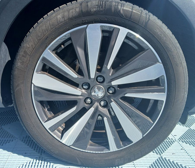 Photo 14 de l'offre de PEUGEOT 5008 II 1.5 BlueHDi 130 EAT8 ALLURE Camera ADML JA19 7PL à 23950€ chez Mérignac auto