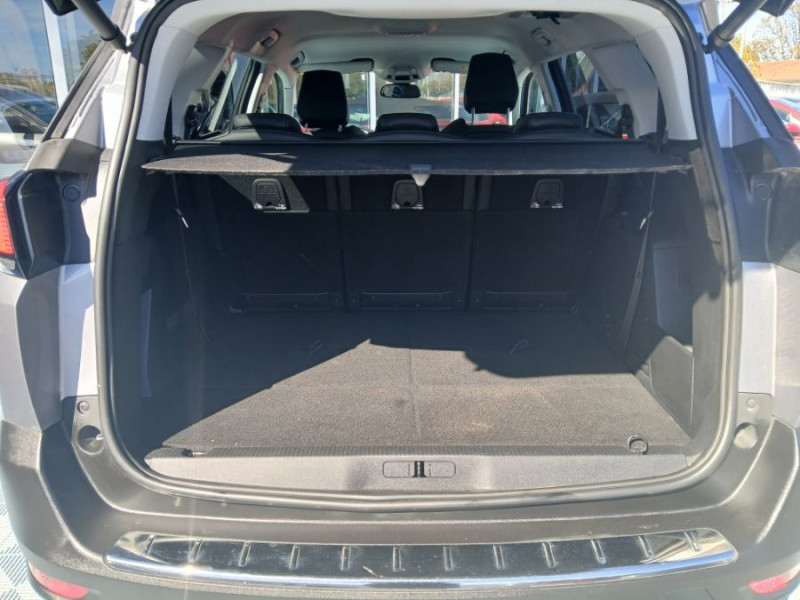 Photo 30 de l'offre de PEUGEOT 5008 II 1.5 BlueHDi 130 EAT8 ALLURE Camera ADML JA19 7PL à 23950€ chez Mérignac auto