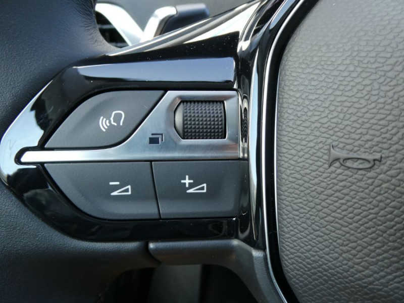 Photo 25 de l'offre de PEUGEOT 3008 II (2) 1.5 BlueHDi 130 EAT8 ALLURE PACK Hayon EL. ACC SC Barres à 23450€ chez Mérignac auto