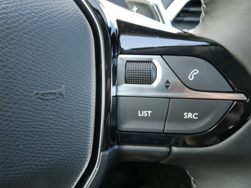 Photo 26 de l'offre de PEUGEOT 3008 II (2) 1.5 BlueHDi 130 EAT8 ALLURE PACK Hayon EL. ACC SC Barres à 23450€ chez Mérignac auto