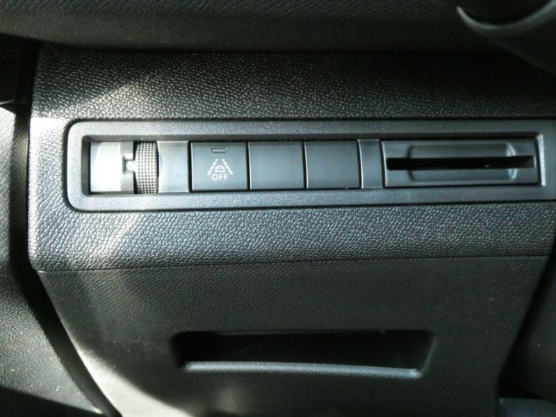 Photo 30 de l'offre de PEUGEOT 3008 II (2) 1.5 BlueHDi 130 EAT8 ALLURE PACK Hayon EL. ACC SC Barres à 23450€ chez Mérignac auto