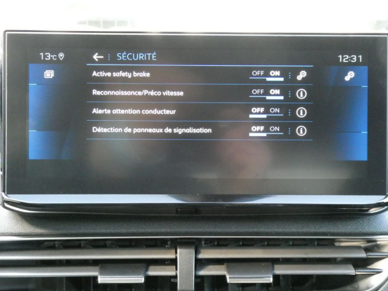 Photo 22 de l'offre de PEUGEOT 3008 II (2) 1.5 BlueHDi 130 EAT8 ALLURE PACK Hayon EL. ACC SC Barres à 23450€ chez Mérignac auto