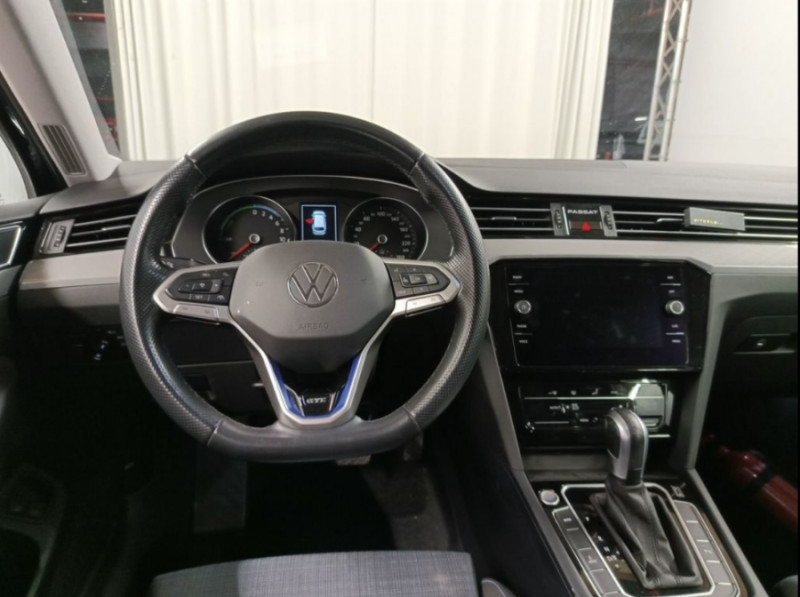 Photo 4 de l'offre de VOLKSWAGEN PASSAT SW VIII 1.4 TSI 218 HYBRID Rechargeable GTE 1ère Main Suivi à 26950€ chez Mérignac auto