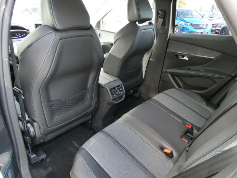 Photo 16 de l'offre de PEUGEOT 3008 II (2) 1.5 BlueHDi 130 EAT8 ALLURE PACK Hayon EL. ACC SC Barres à 23450€ chez Mérignac auto