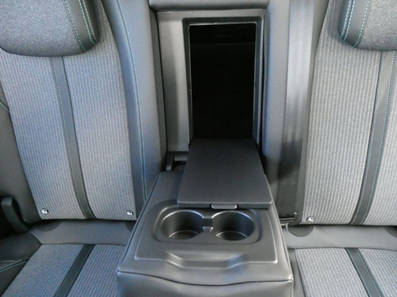 Photo 32 de l'offre de PEUGEOT 3008 II (2) 1.5 BlueHDi 130 EAT8 ALLURE PACK Hayon EL. ACC SC Barres à 23450€ chez Mérignac auto