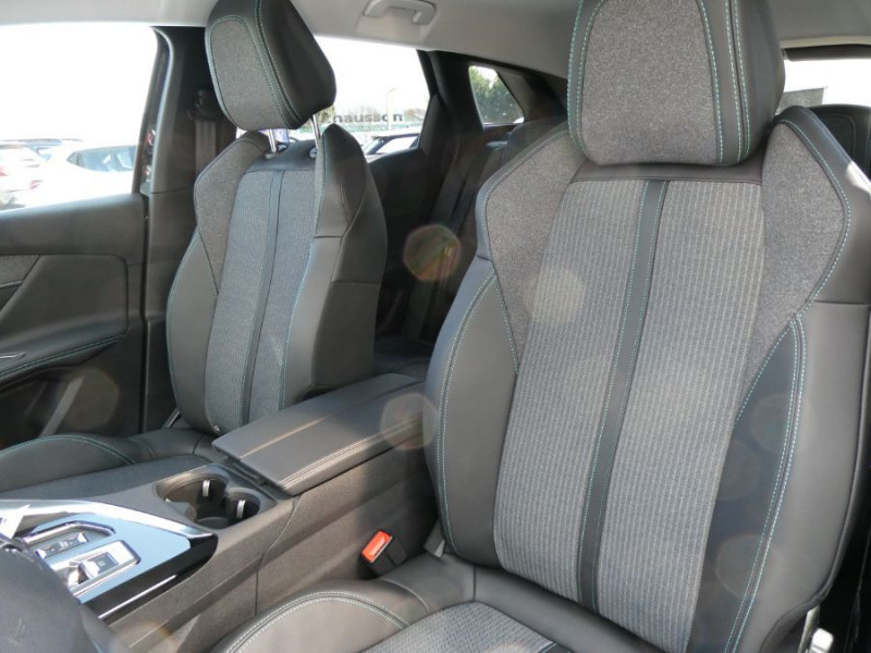 Photo 5 de l'offre de PEUGEOT 3008 II (2) 1.5 BlueHDi 130 EAT8 ALLURE PACK Hayon EL. ACC SC Barres à 23450€ chez Mérignac auto