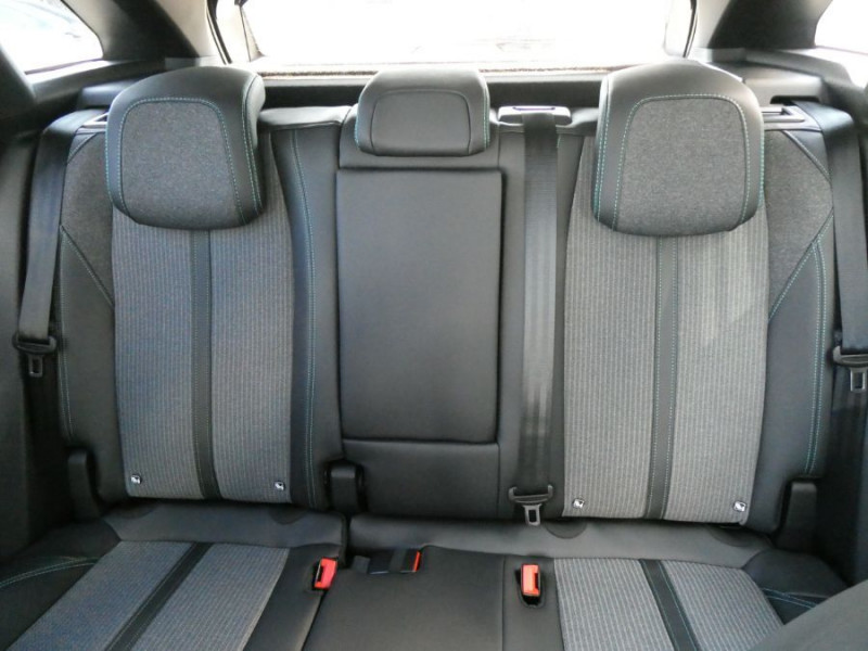 Photo 31 de l'offre de PEUGEOT 3008 II (2) 1.5 BlueHDi 130 EAT8 ALLURE PACK Hayon EL. ACC SC Barres à 23450€ chez Mérignac auto