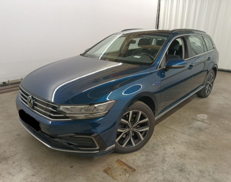 Volkswagen PASSAT SW VIII 1.4 TSI 218 HYBRID Rechargeable GTE 1ère Main Suivi Hybride BLEU MÉTAL Occasion à vendre