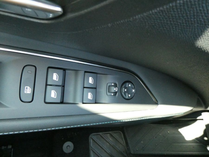 Photo 18 de l'offre de PEUGEOT 3008 II (2) 1.5 BlueHDi 130 EAT8 ALLURE PACK Hayon EL. ACC SC Barres à 23450€ chez Mérignac auto