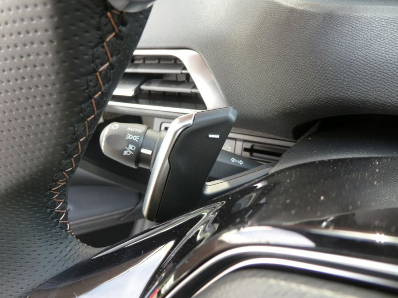 Photo 18 de l'offre de PEUGEOT 3008 II (2) 1.5 BlueHDi 130 EAT8 GT Alcantara TOE Hayon EL. 360° 1ère Main à 26450€ chez Mérignac auto